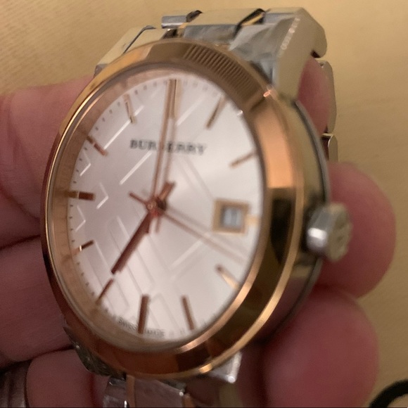 Burberry The City Watch - Picture 4 of 4